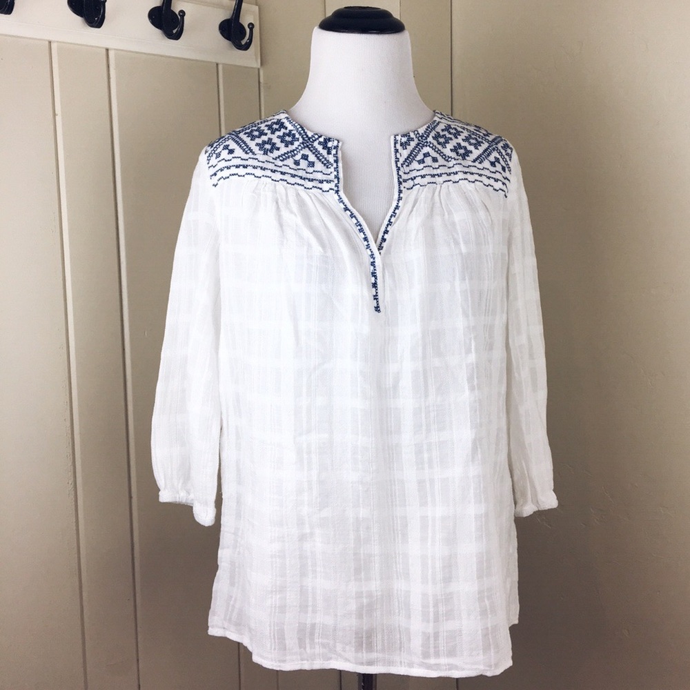 Max Studio white and blue embroidered peasant top